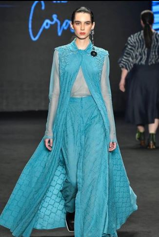 TODAS AS CORAS DESFILE THEAR.JPG3